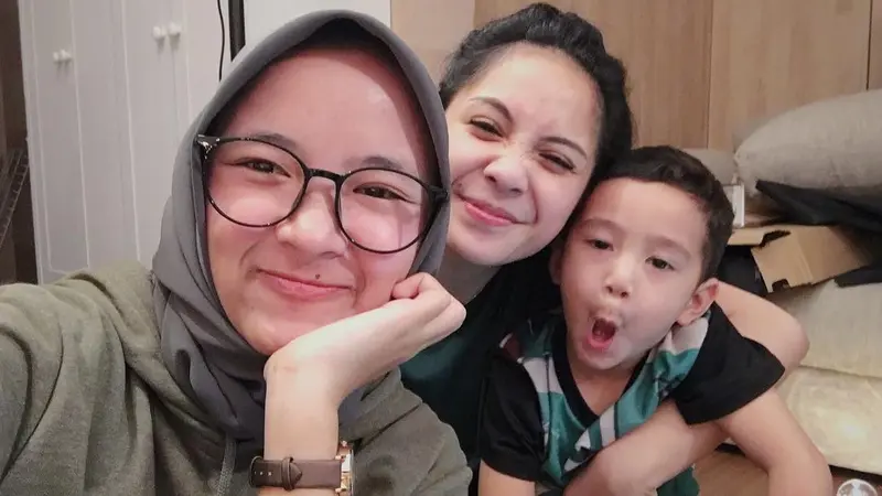 [Bintang] Nissa Sabyan dan Nagita Slavina