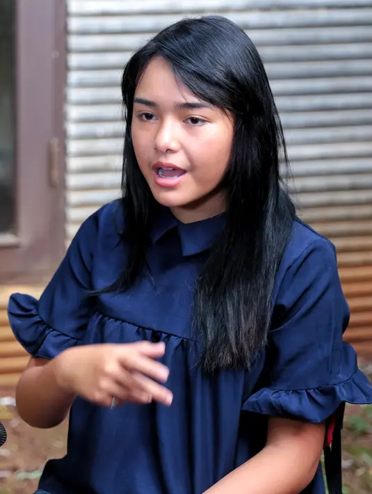 "Ya makan. Kalau nggak makan sih biasanya tidur. Paling kadang suntik vitamin, suruh dokter datang, suntik di lokasi," ungkap Amanda Manopo saat ditemui di kawasan Jagakarsa, Jakarta Selatan, Selasa (3/1/2017). (Adrian Putra/Bintang.com)