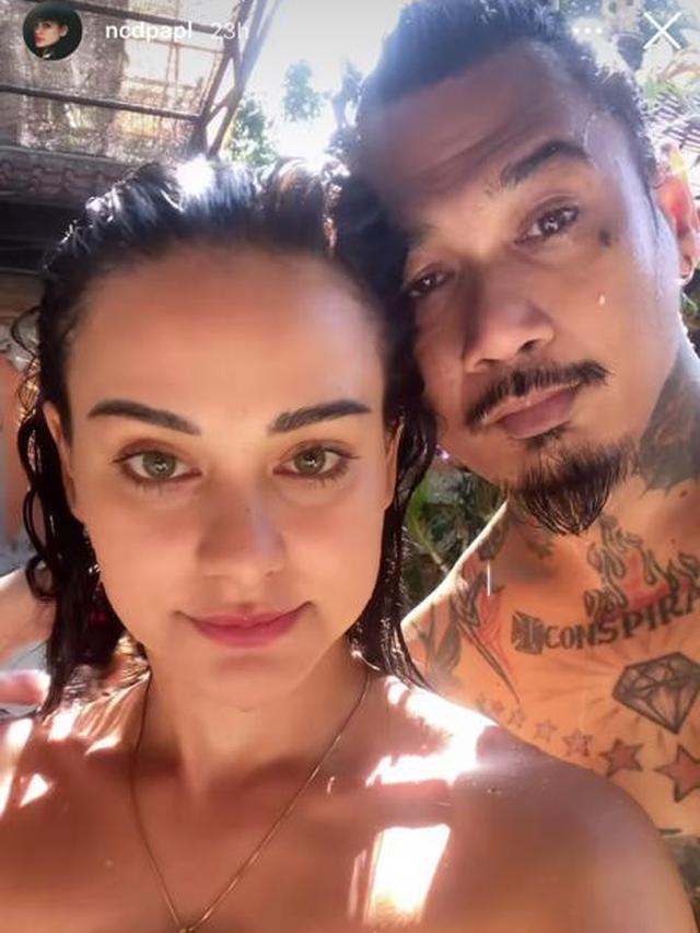 6 Momen Jerinx dan Nora Alexandra Jalani Ritual Melukat Pembersihan Diri