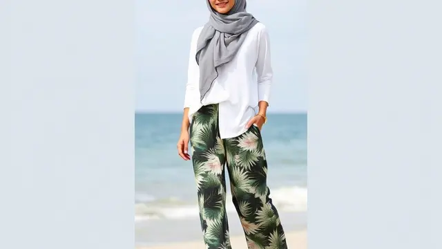 Inspirasi Outfit Hijab: Kaos Polos + Celana Wide Pants Motif
