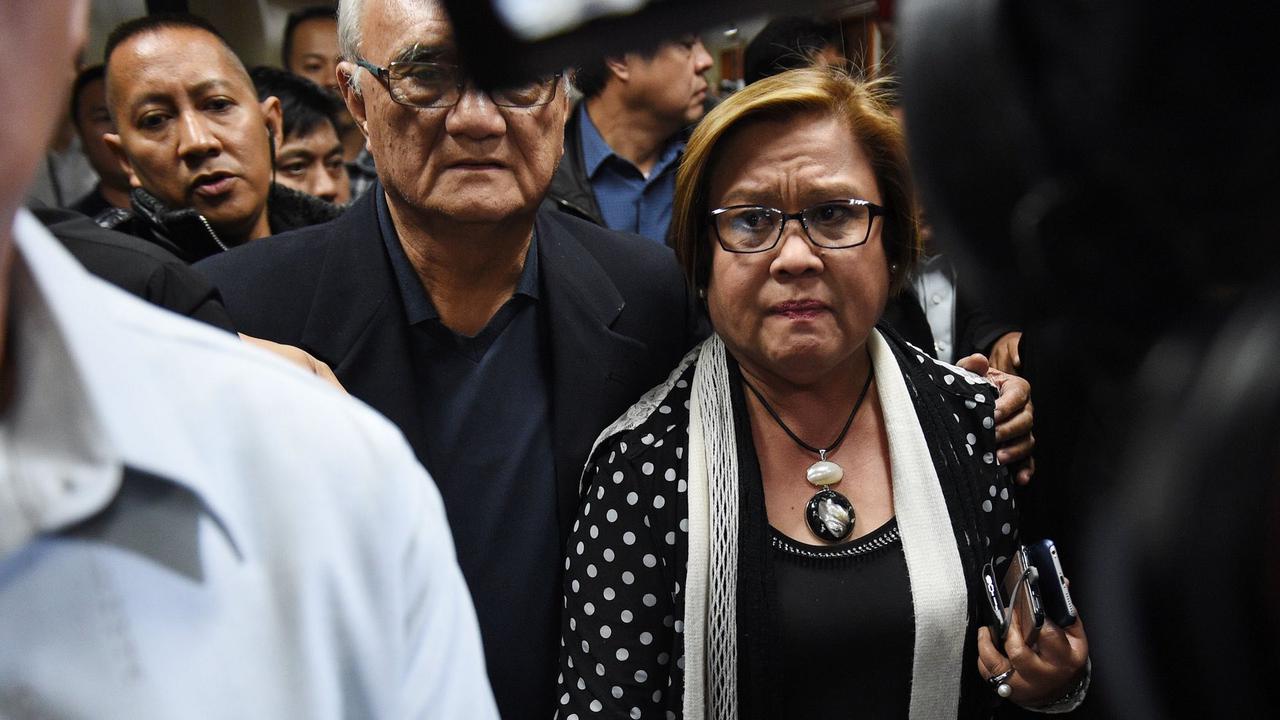 Leila de Lima, politisi Filipina yang vokal menentang kebijakan perang narkoba Presiden Duterte