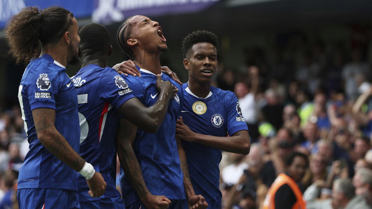 Skuad Chelsea merayakan gol Joao Pedro ke gawang Fulham di pekan ketiga Premier League 2025/2026 di Stamford Bridge, Sabtu (30/08/2025) malam WIB. (AP Photo/Ian Walton)