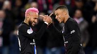 Neymar dan Kylian Mbappe saat PSG menghadapi Montpellier di Parc des Princes, Paris (1/2/2020). (AFP/Martin Bureau)
