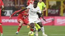 AS Roma gagal membawa pulang poin setelah ditahan imbang Monza 1-1. (Claudio Grassi/LaPresse via AP)