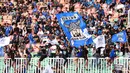 Suporter Persib Bandung saat melawan Persik Kediri pada laga BRI Liga 1 2022/2023 di Stadion Pakansari, Bogor, Jawa Barat, Rabu (8/3/2023). Persik Kediri mengalahkan Persib Bandung dengan skor 2-0. (Bola.com/M. Iqbal Ichsan)