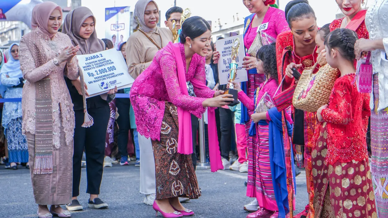 Kahiyang Ayu sambut Hari Kebaya 2024
