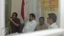 Perwakilan SETARA Institute, Bonar Tigor Naipospos (kiri) memberi keterangan jelang peluncuran website http://change.org/seruan bersama di Jakarta, Selasa (1/11). Seruan berisi ajakan menjaga perdamaian saat Pilkada. (Liputan6.com/Helmi Fithriansyah)