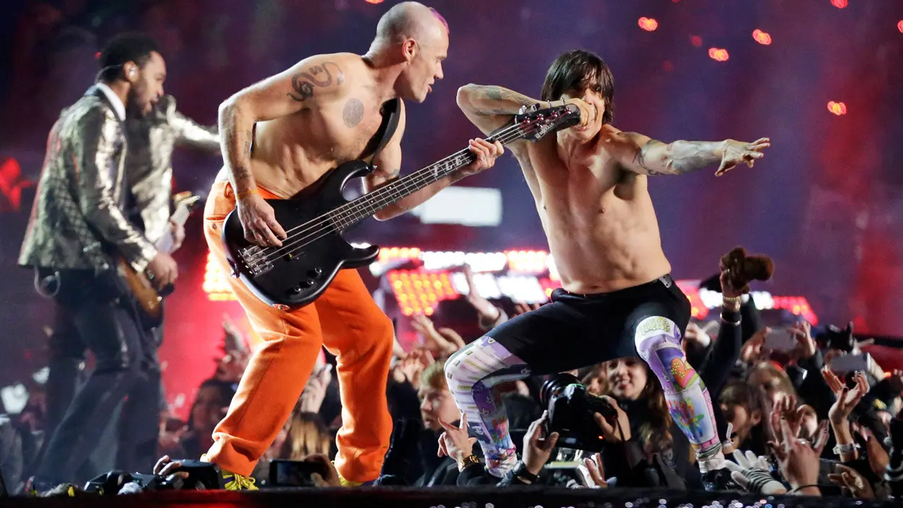 [Bintang] Jauh-jauh ke Irlandia buat Nonton Red Hot Chili Peppers, Pasangan Ini Malah Kecele!