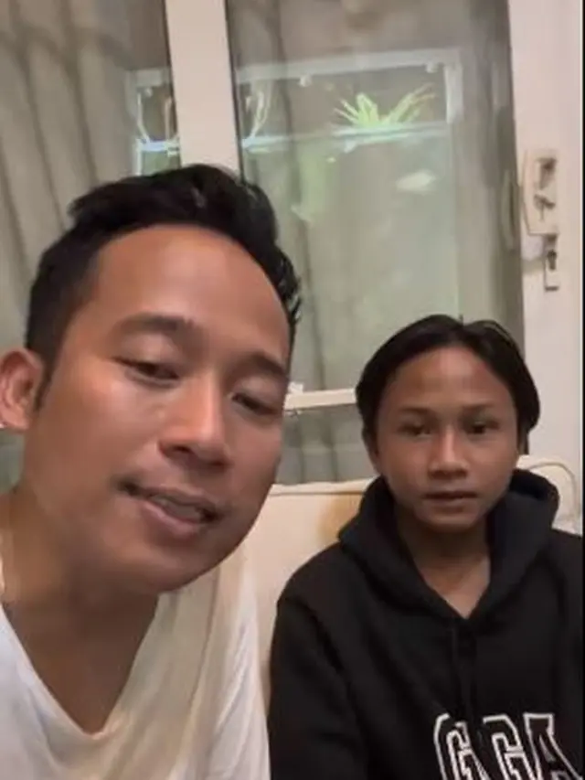 6 Potret Fajar Sad Boy Bareng Selebritas, Viral Karena Cintanya Tak Dihargai