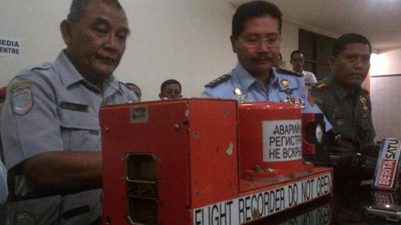 FDR Sukhoi ditemukan dekat ekor pesawat