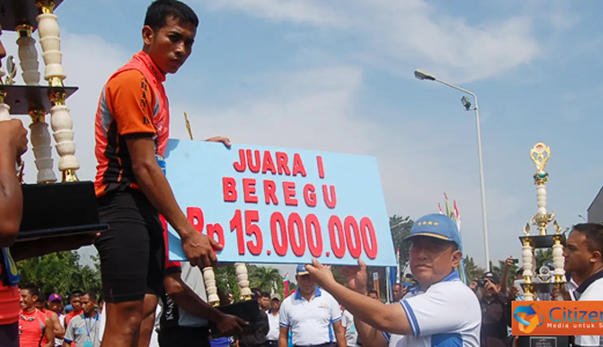 Citizen6, Surabaya: Kontingen Korps Marinir (Kormar) menjadi jawara dengan menyapu semua katagori dalam Lomba Triathlon antar Komando Utama TNI AL dalam rangka Hardikal ke-66 pada, Minggu (13/5). (Pengirim: Penkobangdikal)