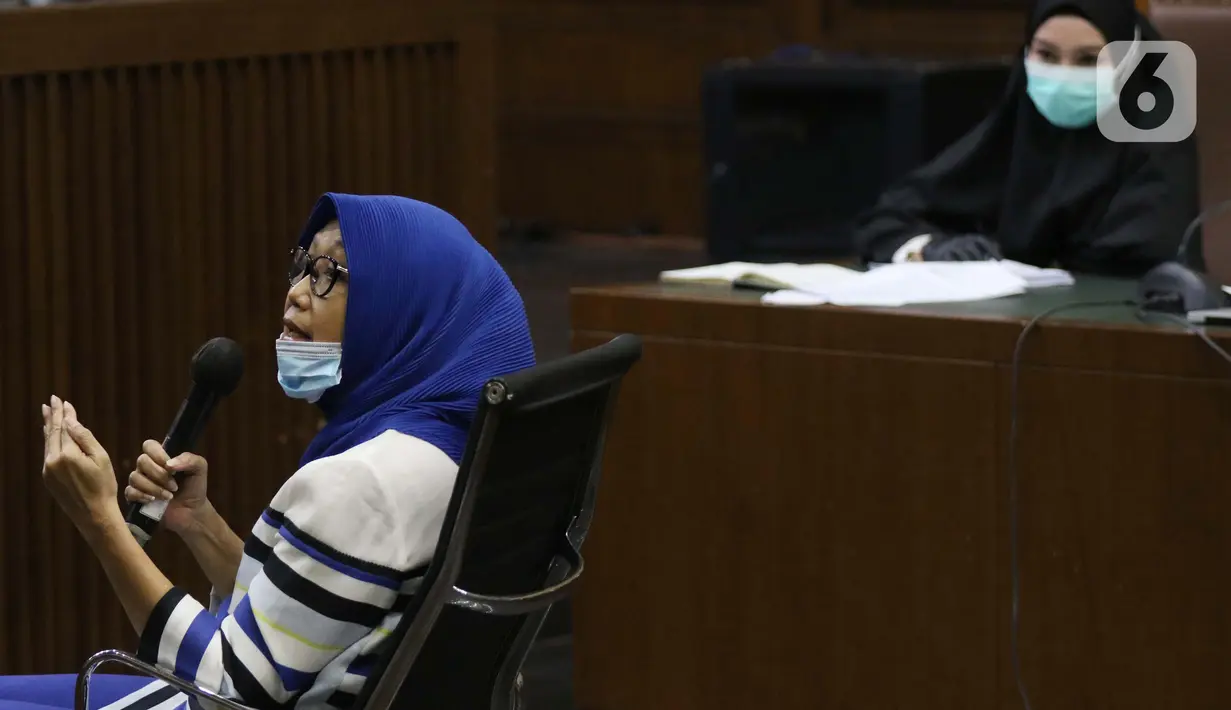 Mantan kuasa hukum Djoko S Tjandra, Anita Kolopaking saat menjadi saksi pada sidang lanjutan dugaan suap dan tindak pidana pencucian uang terkait kepengurusan fatwa MA dengan terdakwa Pinangki Sirna Malasari di Pengadilan Tipikor, Jakarta, Rabu (25/11/2020). (Liputan6.com/Helmi Fithriansyah)