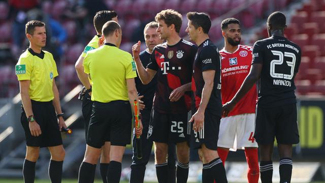FOTO: Takluk 1-2 dari FSV Mainz, Bayern Munich Gagal Kunci Titel Juara Liga Jerman - Thomas Mueller; Robert Lewandowski