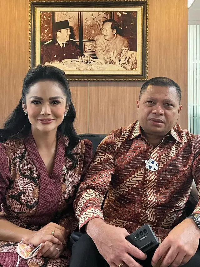 Raul Lemos Kunjungi Kantor DPR Krisdayanti