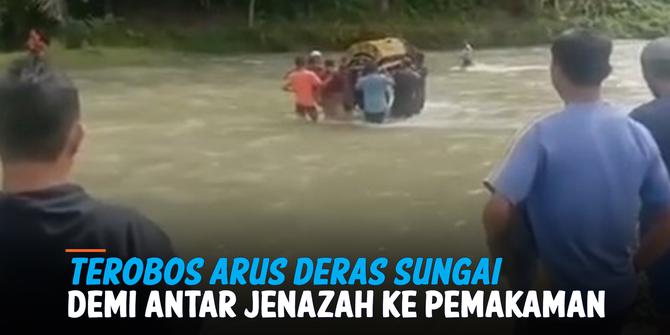 VIDEO: Miris! Tidak Ada Jembatan, Warga Aceh Terpaksa Terobos Sungai Untuk Antar Jenazah