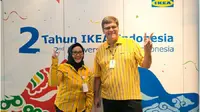 Mark Magee selaku General Manager IKEA Indonesia bersama Eliza Fazia sebagai Manager Marketing IKEA Indonesia.