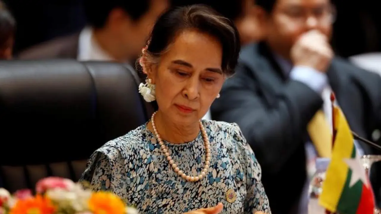 Aung San Suu Kyi dinilai banyak pihak sudah terlalu lama berdiam diri menyusul kekerasan demi kekerasan yang menimpa warga muslim Rohingya