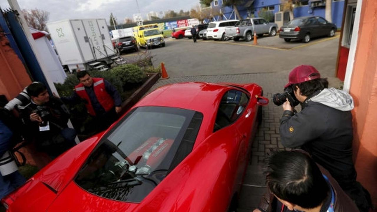 Ini kondisi mobil Arturo Vidal yang rusak parah usai kecelakaan