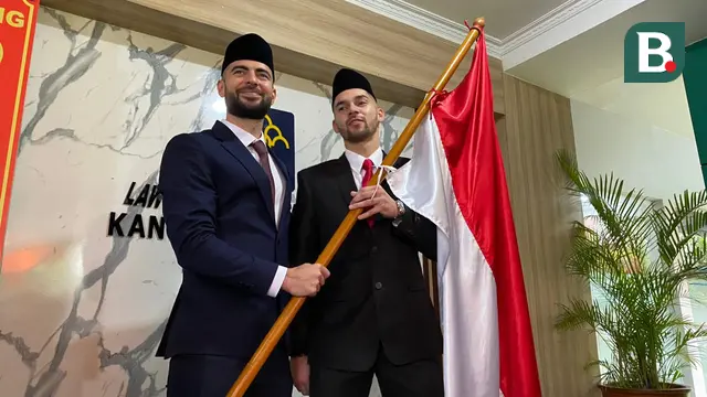 Jordi Amat dan Sandy Walsh