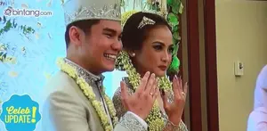 Acha Septriasa akhirnya resmi menjadi istri Vicky Kharisma, akad nikah dan ijab kabul, digelar di Hotel Le Meridien Jakarta Pusat (11/12). Bagaimana prosesi pernikahan tersebut?