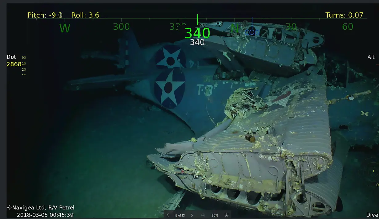 Reruntuhan bangkai kapal induk Amerika Serikat, USS Lexington, dari era Perang Dunia II di dasar Laut Coral, Australia, Minggu (4/3).  Bangkai kapal tidak akan diangkat karena dianggap sebagai kuburan para awak yang tewas saat itu. (STR/PAUL G. ALLEN/AFP)