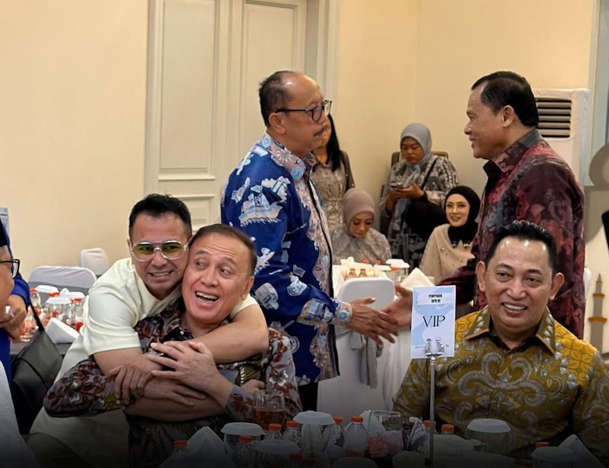 Potret Pensiunan Komjen Polri Dipeluk Raffi Ahmad,