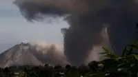 Gunung Sinabung Terus Erupsi, Sebagian Kota Kabanjahe Gelap