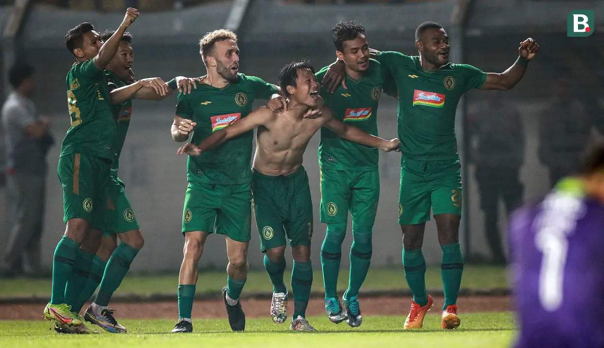 Sedangkan empat pemain PSS Sleman yakni Ze Valente, Bagus Nirwanto, Hambali Thalib, dan Rifky Suryawan berhasil melakukan tugasnya dengan baik. (Bola.com/Bagaskara Lazuardi)