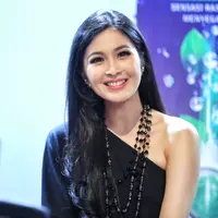 Bukan tanpa alasan pemeran ini melakukan keramas setiap hari. Sebagai artis, rambutnya sering bersentuhan dengan berbagai zat kimia sebelum tampil. (Adrian Putra/Bintang.com)