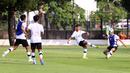<p>Sejumlah pemain Timnas Indonesia U-17 mengikuti internal game dalam sesi latihan di Lapangan ABC, Senayan, Jakarta, Sabtu (15/7/2023). Latihan tersebut digelar guna persiapan menghadapi Piala Dunia U-17 yang akan digelar 10 November hingga 2 Desember 2023 di Indonesia. (Bola.com/Ikhwan Yanuar)</p>