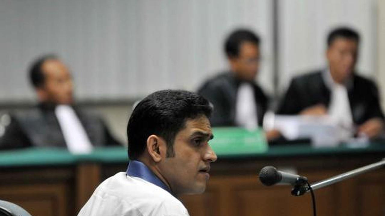 Merasa dizalimi, Nazaruddin menangis