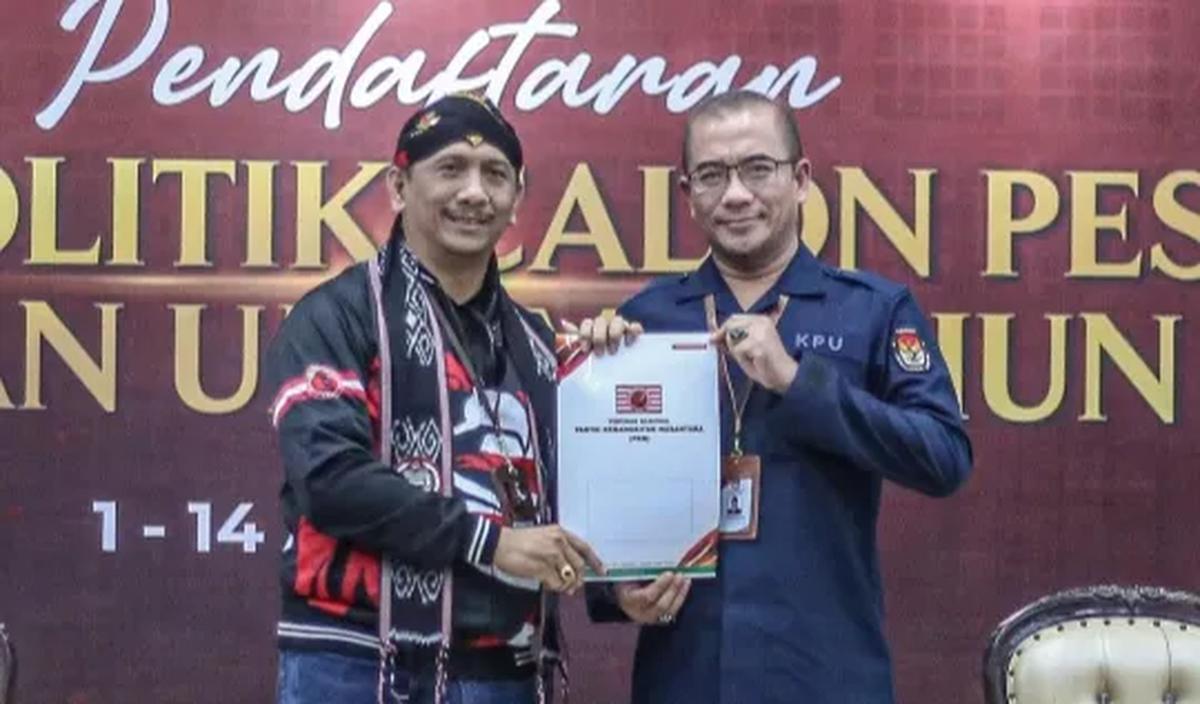 Ketua Umum PKN Gede Pasek Suardika menyatakan ikhlas dan rela menyerahkan jabatan Ketua Umum kepada Anas Urbaningrum.