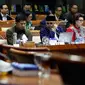 Pimpinan KPK mengikuti Rapat Dengar Pendapat (RDP) lanjutan dengan Komisi III DPR di Kompleks Parlemen Senayan, Jakarta, Selasa (12/9). Rapat mendengarkan penjelasan mengenai mekanisme proses pengaduan masyarakat di KPK. (Liputan6.com/Johan Tallo)