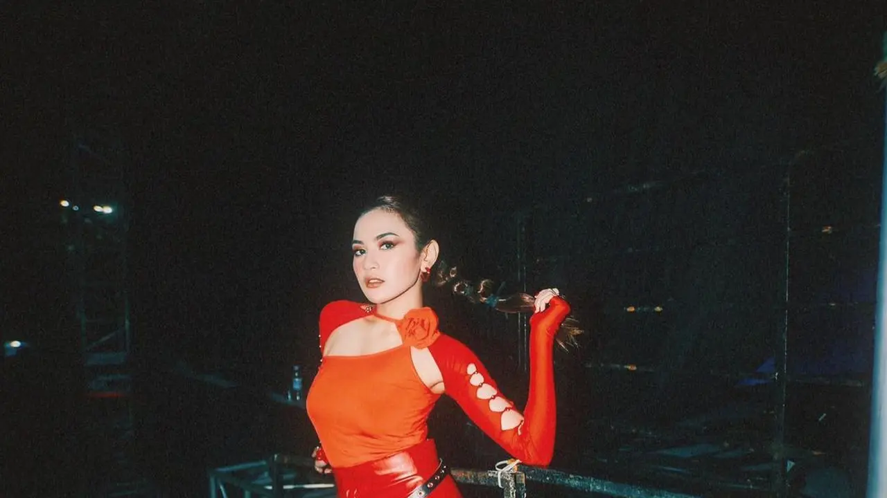 Inilah 5 Outfit Panggung Mahalini Raharja