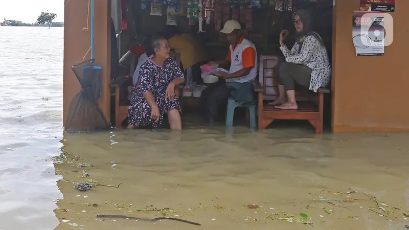Sungai Citarum Meluap, Desa Sukalaksana di Bekasi Terendam Banjir
