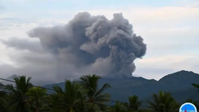 Gunung Dukono,