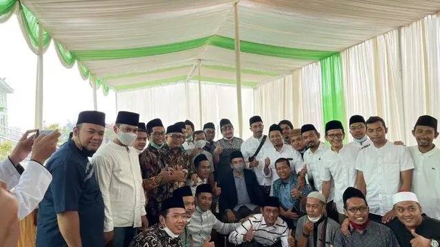 Tuan Guru Bajang (TGB) Zainul Majid bersama pengurus IAAI Jatim (Dok. Erik Erfinanto).jpeg
