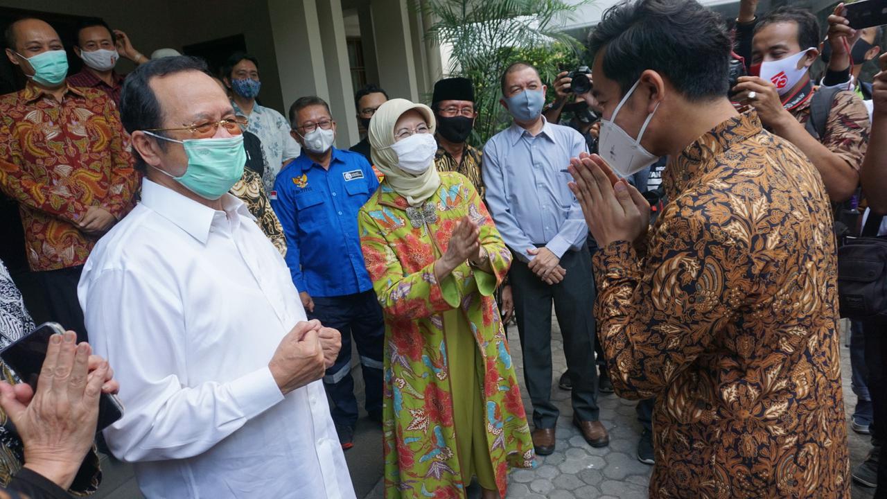 Momen Pertemuan Gibran dan Achmad Purnomo