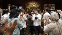 Seskab Teddy Sambut Pramono Anung Kembali ke Kantor Lamanya