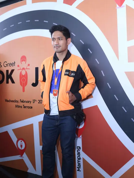 "Naik ojek adalah salah satu solusi yang tepat kalau kita yang mengendarai roda empat enggak mau kena macet." ujar Ibnu Jamil ditemui Bintang.com di Gedung Mitra, Jakarta Selatan, Rabu (17/2/2016). (Nurwahyunan/Bintang.com)