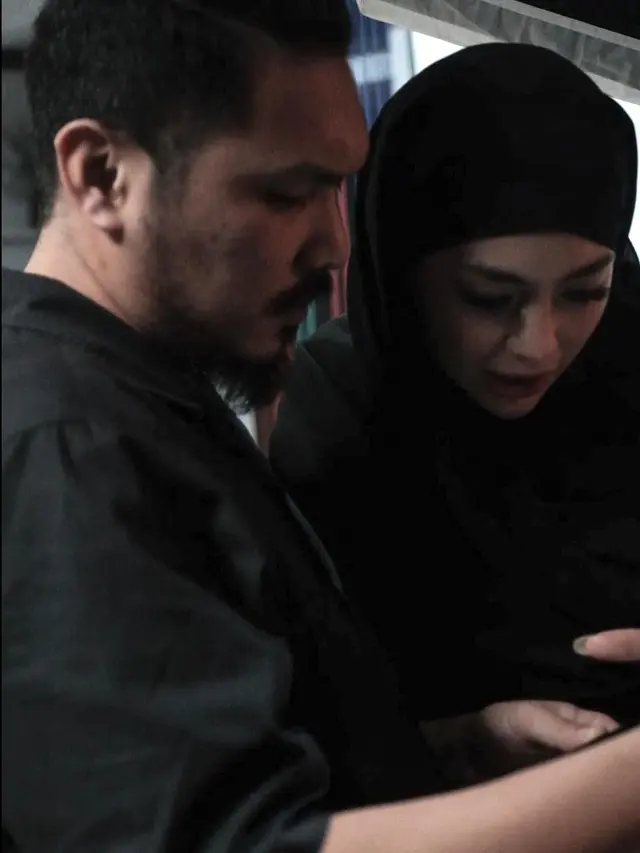 Tampil Menawan, Ini 7 Pemotretan Celine Evangelista dengan Hijab Ini Curi Perhatian