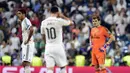 Para pemain Real Madrid terlihat lesu usai dikalahkan Juventus di Semi Final Liga Champions, Santiago Bernabeu, Spanyol, Kamis (14/5/2015). Madrid kalah oleh Juventus dengan agregat  3-2. (AFP Photo/Dani Pozo)