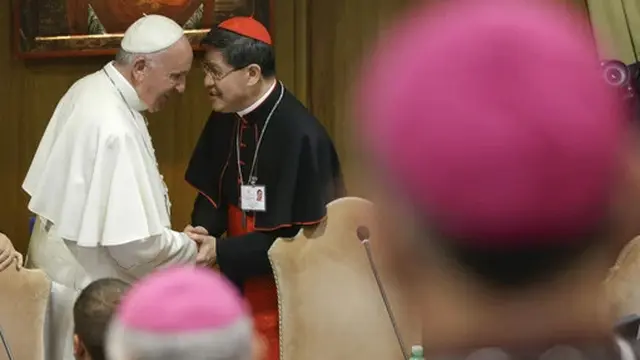 Kardinal Luis Antonio Tagle disebut-sebut sebagai calon kuat pengganti Paus Fransiskus.Jika demikian, maka ia merupakan Paus pertama dari Asia. (AP/Alessandra Tarantino)