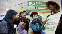 Pantomim ajak pengunjung lewat program edukasi di gerai BPJS ketenagakerjaan pada acara IBD Expo 2016 di JCC, Jakarta, Sabtu (10/9). Kegiatan ini untuk mengkampanyekan pentingnya jaminan sosial bagi tenaga kerja. (Liputan6/JohanTallo)