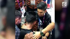 Mohd Al Jufferi Jamari, pesilat Malaysia, pilih mengundurkan diri dua detik sebelum pertandingan selesai dengan alasan juri dianggap tidak adil dalam hal penilaian.