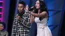 Cemen pun salah tingkah dan kaget saat melihat Zaskia Gotik tiba-tiba muncul. Terlebih sang idola tak sungkan untuk menggoda Cemen yang saat itu sedang bersaing untuk mendapatkan juara 1 di Stand Up Comedy Academy Indosiar. (Nurwahyunan/Bintang.com)