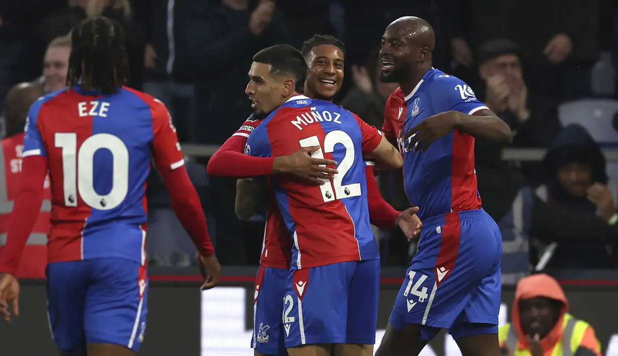 Kemenangan 4-0 atas MU juga menjadi sejarah tersendiri bagi Crystal Palace, yaitu pertama kalinya mereka mampu mengalahkan Manchester United dua kali dalam satu musim di Liga Inggris. Kemenangan pertama Crystal Palace atas MU di Liga Inggris musim ini terjadi saat bertandang ke Old Trafford pada pekan ke-7 (30/9/2023) dengan kemenangan tipis 1-0. (AP Photo/Ian Walton)