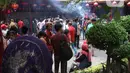 Anggota komunitas pelukis cat air Indonesia melukis suasana perayaan Imlek di Vihara Dharma Bhakti, Petak Sembilan, Jakarta Barat, Sabtu (25/1/2020). Kegiatan melukis tersebut untuk memeriahkan perayaaan Tahun Baru Imlek 2571. (Liputan6.com/Angga Yuniar)