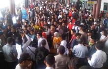 Kantor Batavia Air 'dikepung' calon penumpang