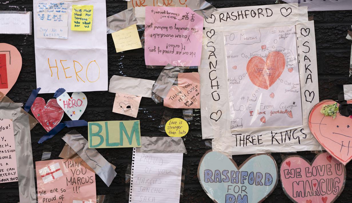 Kegagalan Marcus Rashford, Jadon Sancho dan Bukayo Saka mengeksekusi penalti di laga final Piala Eropa 2020 sehingga Inggris kalah dari Italia merupakan pemicu terjadinya aksi rasis ini. (Foto:AP/Jon Super)